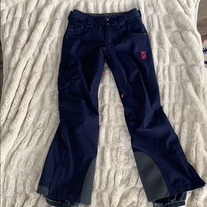 Mountain hardware size XS snow pants.